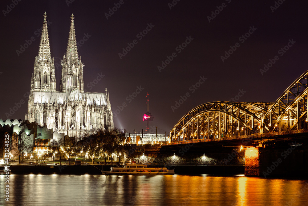 Kölner Dom bei Nacht 