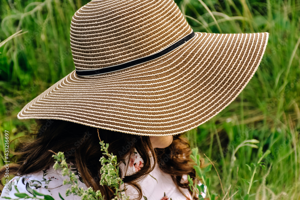 girl in hat
