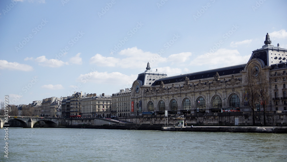Kunstmuseum Musée d’Orsay, ehemalig Gare d’Orsay in Paris an der Seine
