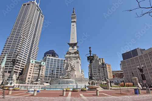 Fotografie, Obraz Wide angle view of the Soldiers and Sailors monument, Monument Circle, Indianapo