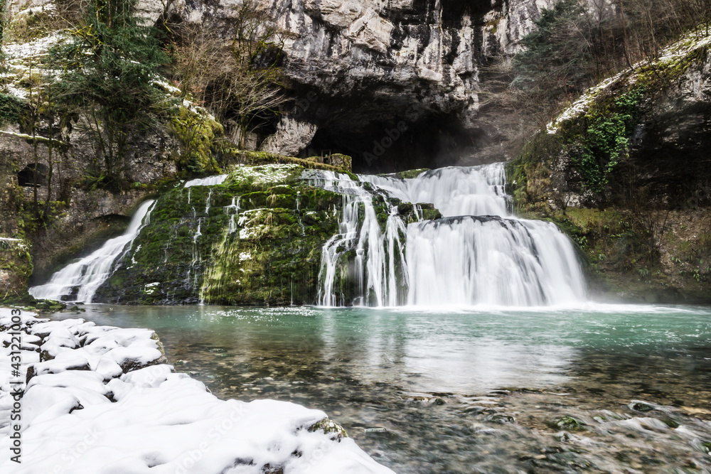 Obraz premium waterfall in the forest