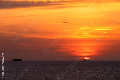 Obraz na płótnie sunset over the sea w salonie