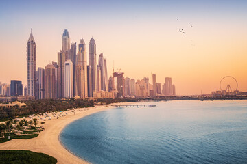 Wandcirkels Dubai Reuzenrad en strand bij Dubai Marina  © EdNurg