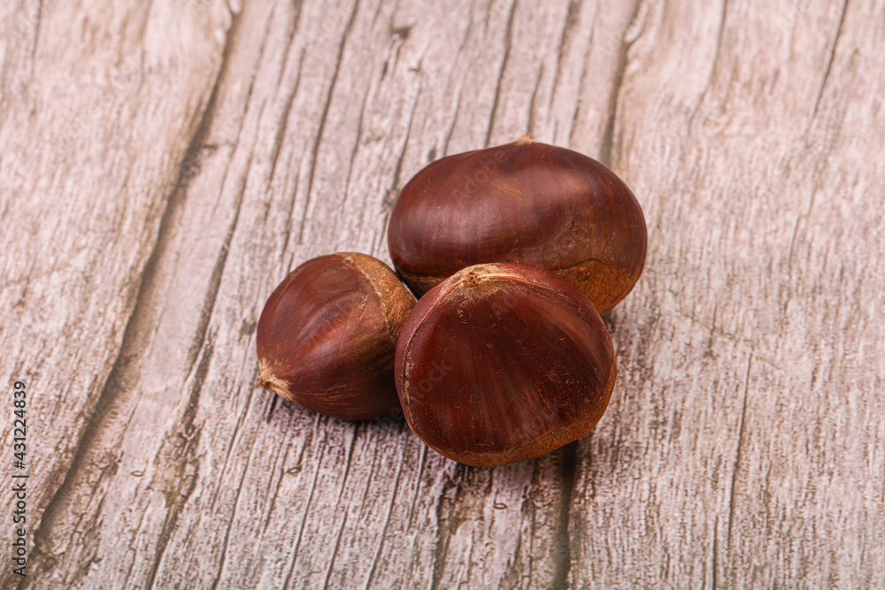 Obraz premium Organic natural sweet Chestnut heap
