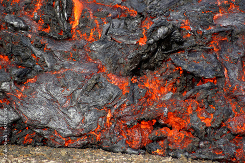 Detail heißer Lava des aktiven Vulkans in Island