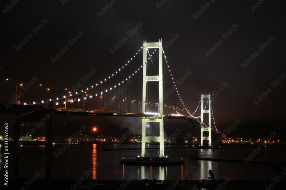 Obraz premium 室蘭の白鳥大橋の夜景