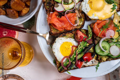 Brunch toast with egg and vegetables