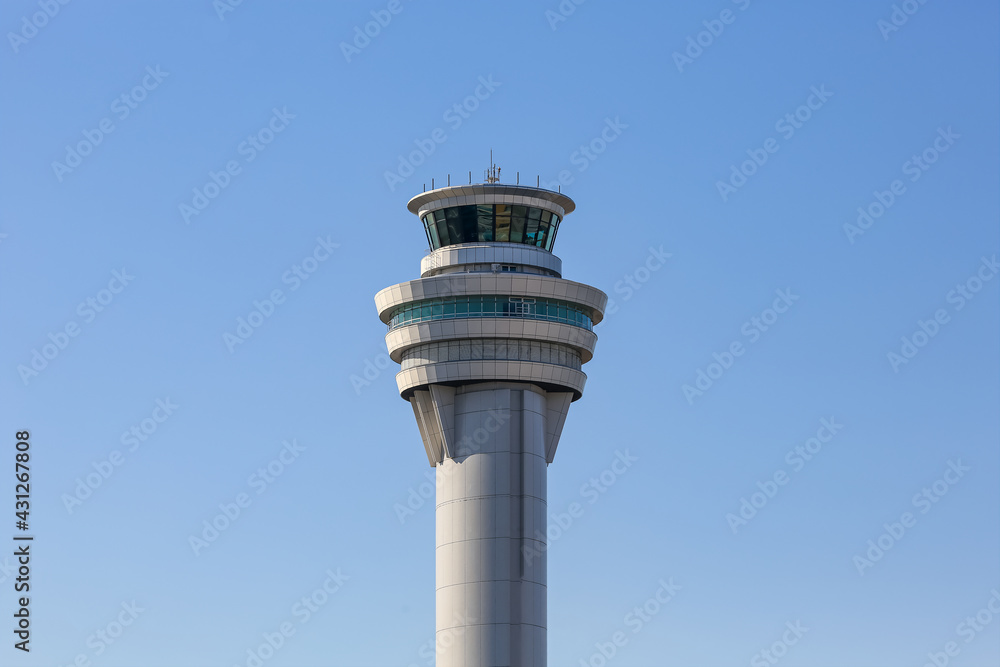 国際空港の管制塔（大田区・東京）