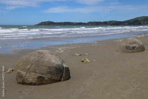 Moeraki Boulders / Moeraki Boulders / photo