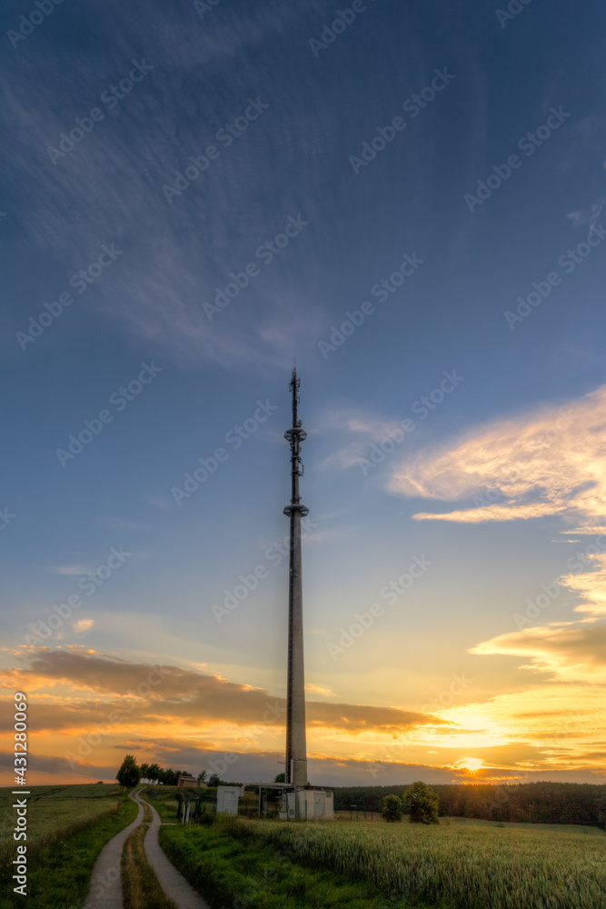 Funkmast im Sonnenuntergang Funkmast im Sonnenuntergang