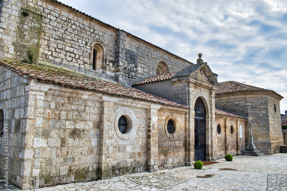 Iglesia de Santiago apóstol de Villalba, provincia de Valladolid. De
