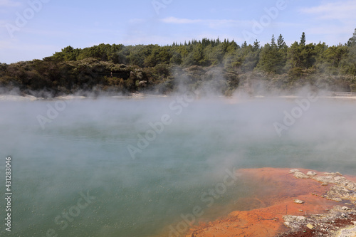 Wai-O-Tapu Thermalwunderland - The Champagne Pool / Wai-O-Tapu Thermal Wonderland - The Champagne Pool / © Ludwig