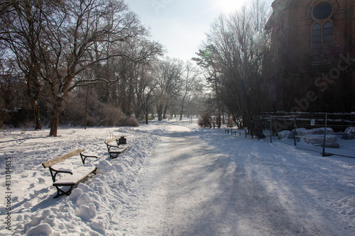 Winter view of the icy and snowy park and river landscapes in Leipzig, Saxony, Germany b