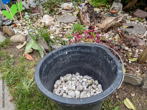 Wallpaper Mural Steingarten wird im Frühling neu Dekortiert Torontodigital.ca