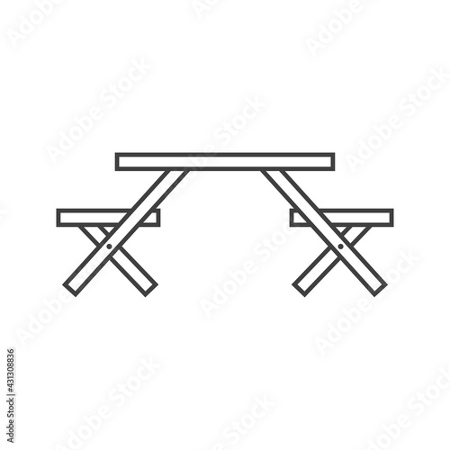 Mesa de picnic con asientos de madera con lineas de color gris