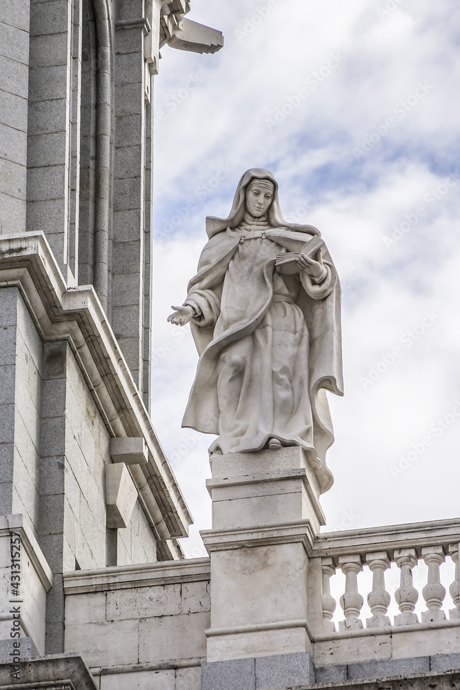 Statues of the main facade of famous Santa Maria la Real de La Almudena - Catholic cathedral in Madrid, Spain.