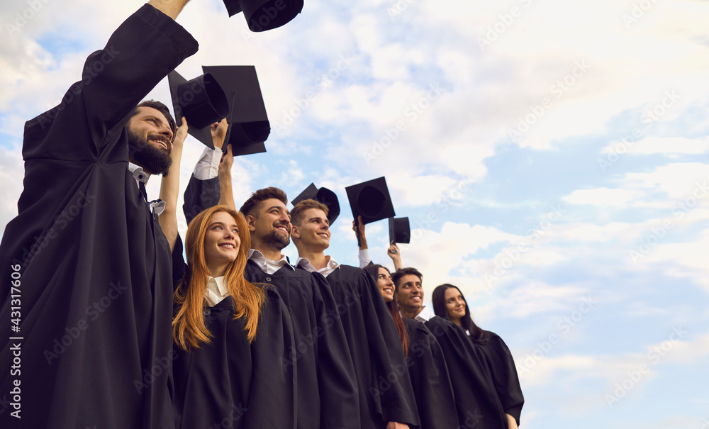 Φωτογραφία Graduates say goodbye to their university life