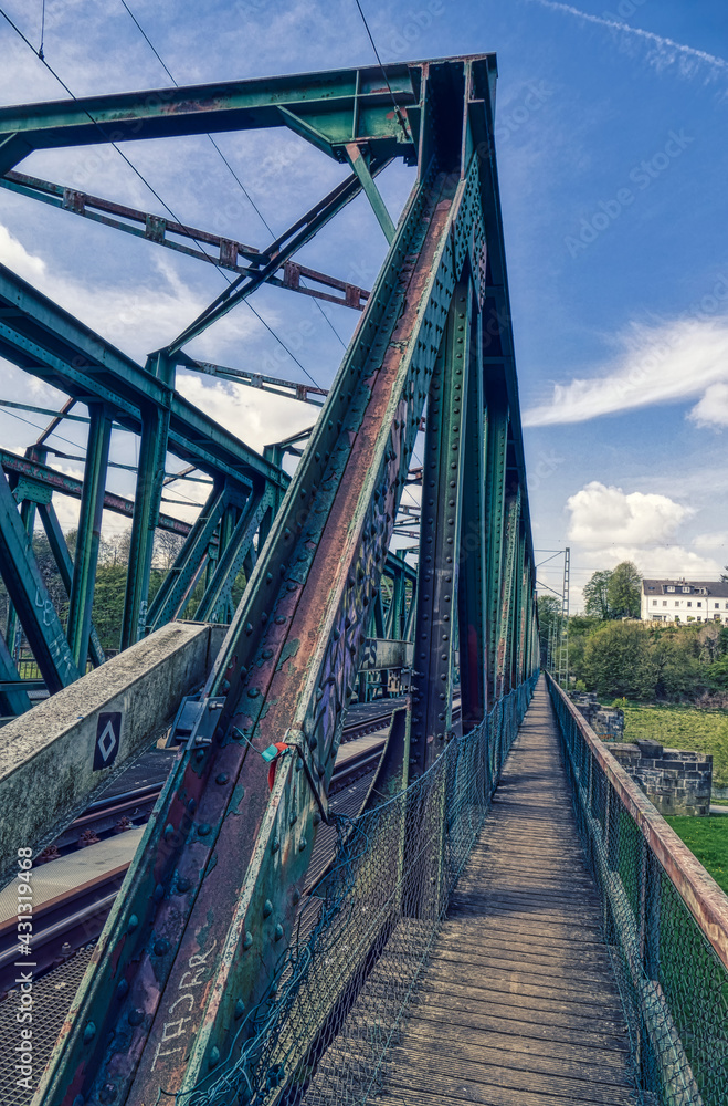 Alte Eisenbahnbrücke über die Ruhr bei Hattingen