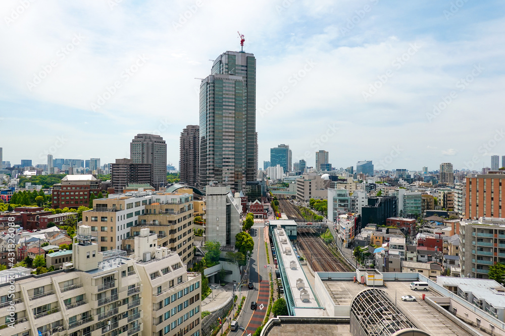 Fototapeta premium 恵比寿駅と恵比寿ガーデンプレイス辺りを結ぶ恵比寿スカイウォーク