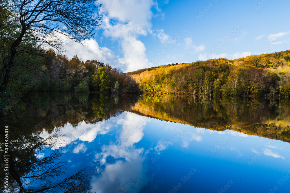 Obraz premium Reflections at the beautiful lake (Lake of Santa Fe, Montseny Natural Park, Catalonia, Spain)