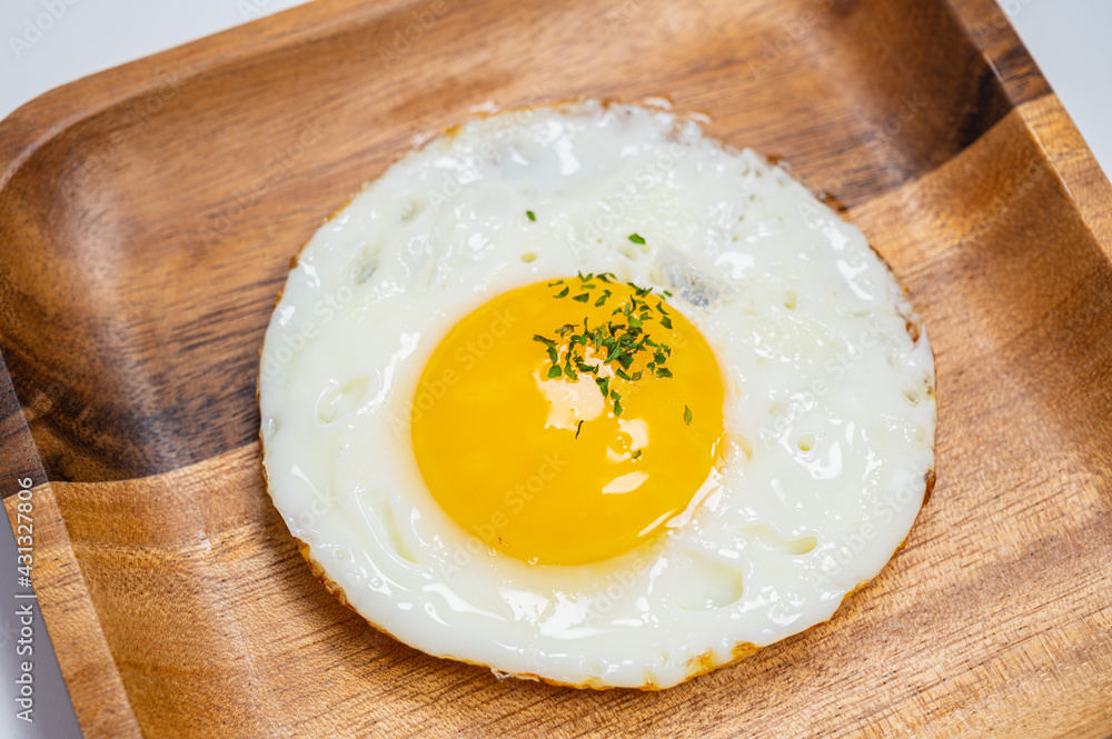 sprinkled with parsley powder fried egg with white background sprinkled with parsley powder fried egg with white background