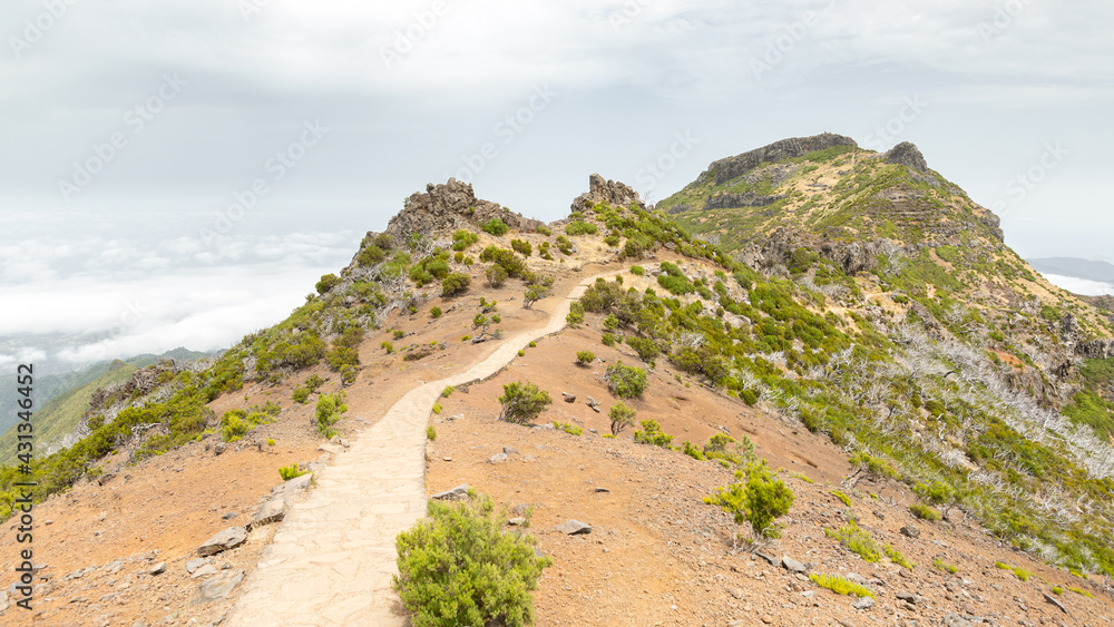 Naklejka premium Le Pico Ruivo à Madère au coucher de soleil