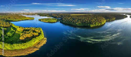 Jezioro Ukiel  Krzywe  w Olsztynie na Warmii w p    nocno-wschodniej Polsce