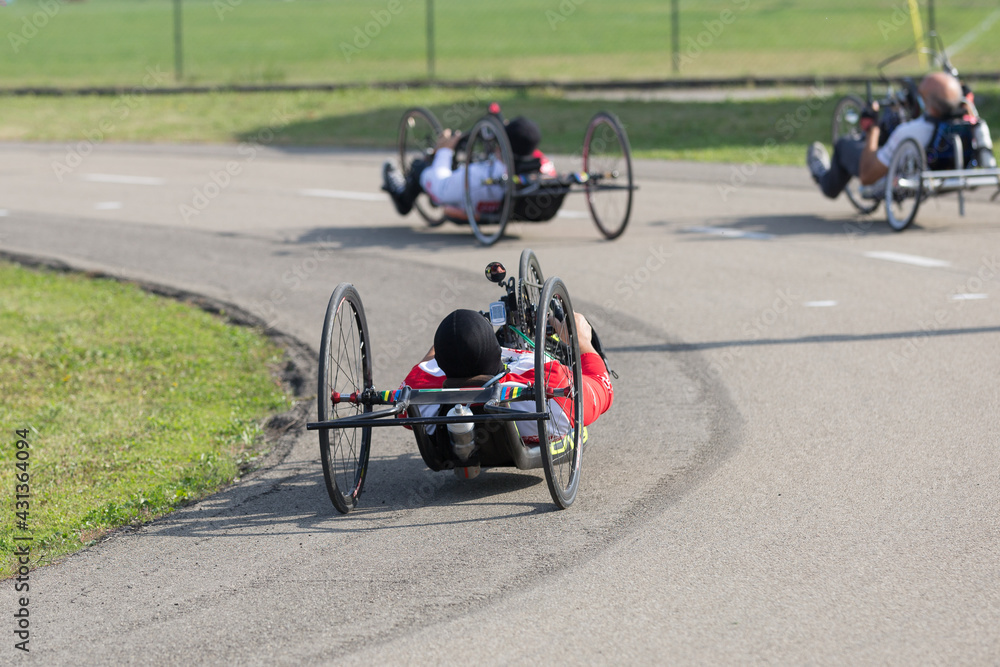 Disabled Athletes training with Their Hand bikes on a Track Stock 写真 ...