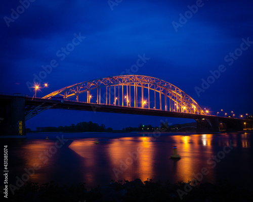waal bridge © Gijs