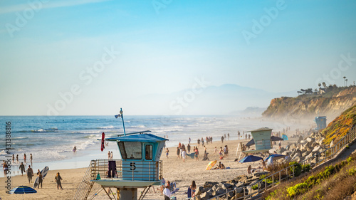 Obraz na płótnie Torrey Pines State Natural Reserve Beach Lifeguard Tower with People Enjoying the Ocean Waves in La Jolla, California, Located in San Diego County