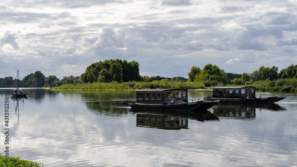 Obraz premium Boat on river Loire in France