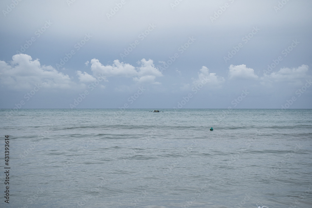 rowers trained in the sea on a cloudy day