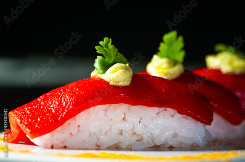 cloche rouge de sushi végétalien