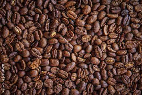 Close up of roasted coffee beans background © tendo23