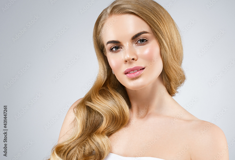 Naklejka premium Beautiful blonde hair woman with healthy hair and skin over gray background, beauty young model with cute face and lips eyes beauty