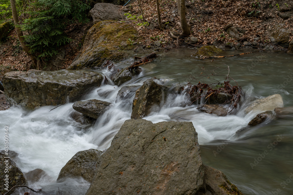 Obraz premium Wasserfall Palfries Bergbahn