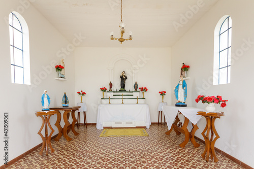 Imagem do interior da Capela Santa Rita de Cássia, em Guarani, Minas Gerais photo