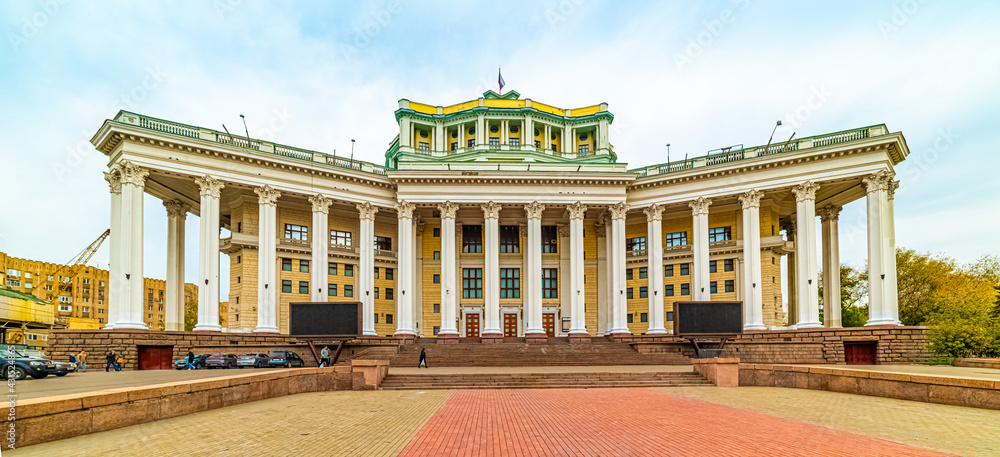 Central academic theater of the Russian Army, the Building is an example of Stalinist Empire architecture