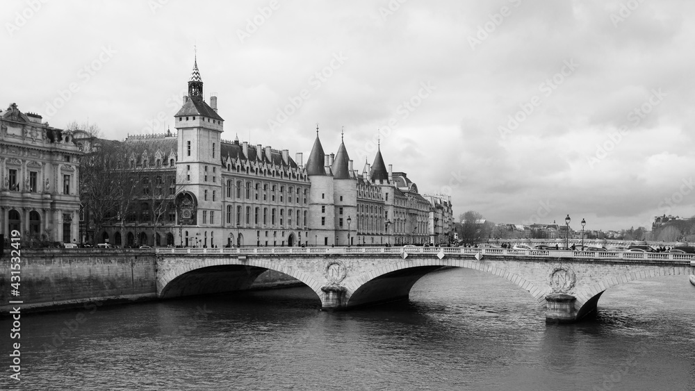 Obraz premium View of Paris from Pont Notre-Dame, Paris, France