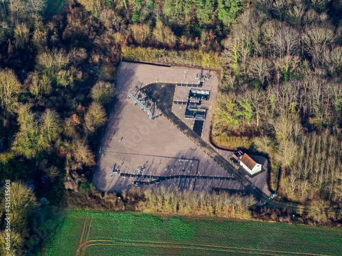 vue aérienne d'une station de pompage à Moussy dans le Val d'Oise en France photo