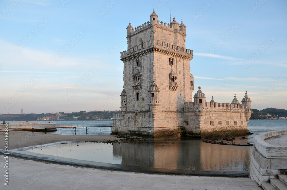 Torre de Belem al atardecer en Lisboa, Portugal