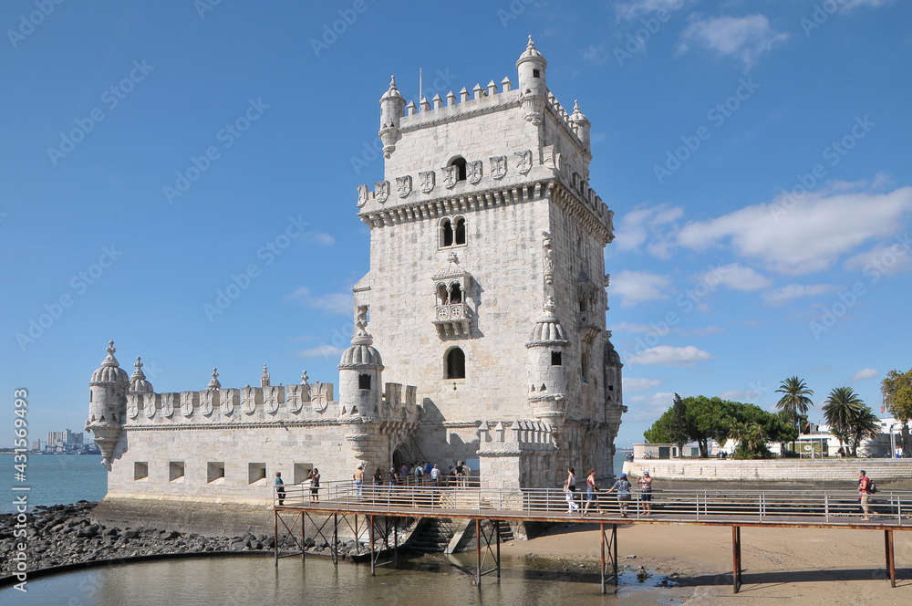 Paisaje con la torre de Belem en la ciudad de Lisboa, Portugal