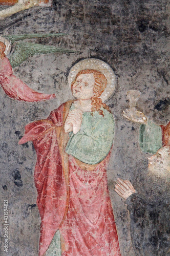 l'Apostolo Giovanni sotto la croce; particolare di affresco nella chiesa di San Cristoforo sul Naviglio Grande, Milano