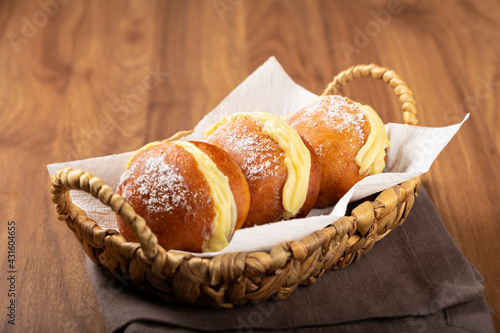Canvastavla Berlin balls. Bread stuffed with icing cream.