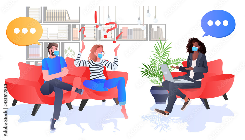 Obraz premium psychologist in mask dealing with problems in family relationships solving psychological problem on session