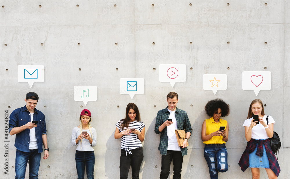 Obraz premium Group of diverse people using their phones
