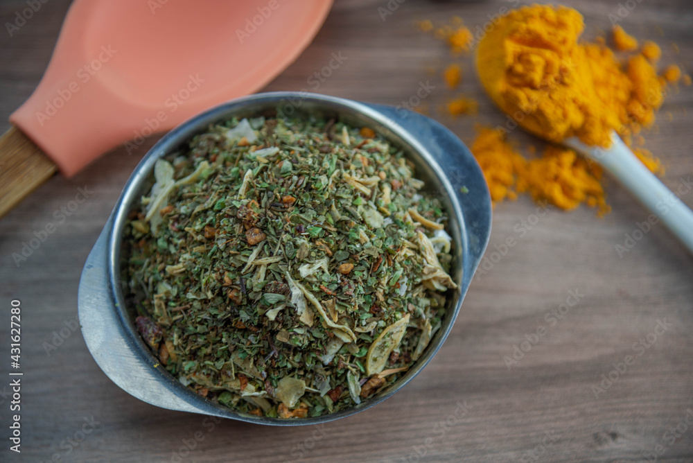 Culinary condiment based on ground oregano Culinary condiment based on ground oregano