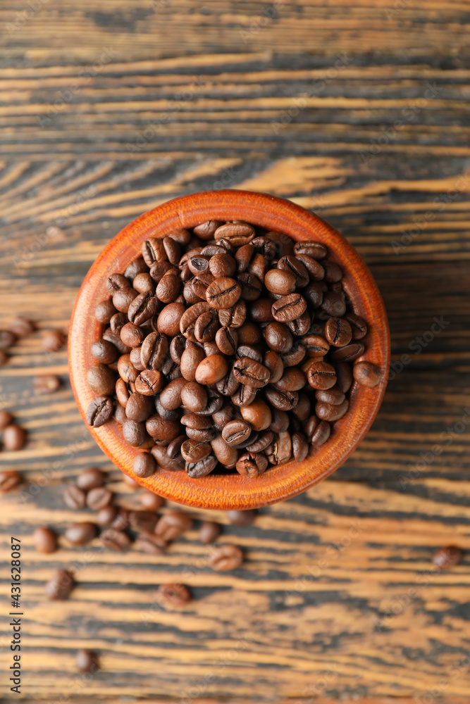 Bowl with coffee beans on wooden background - obrazy, fototapety, plakaty 