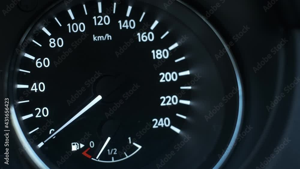 Speedometer pointer makes self-diagnosis when the car engine starts Speedometer pointer makes self-diagnosis when the car engine starts
