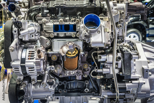 Modern engines show internal mechanisms At the motor show